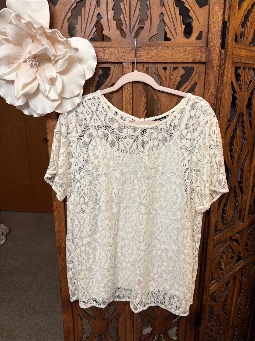 Cream Lace Short Sleeve Blouse with Stretch Cami